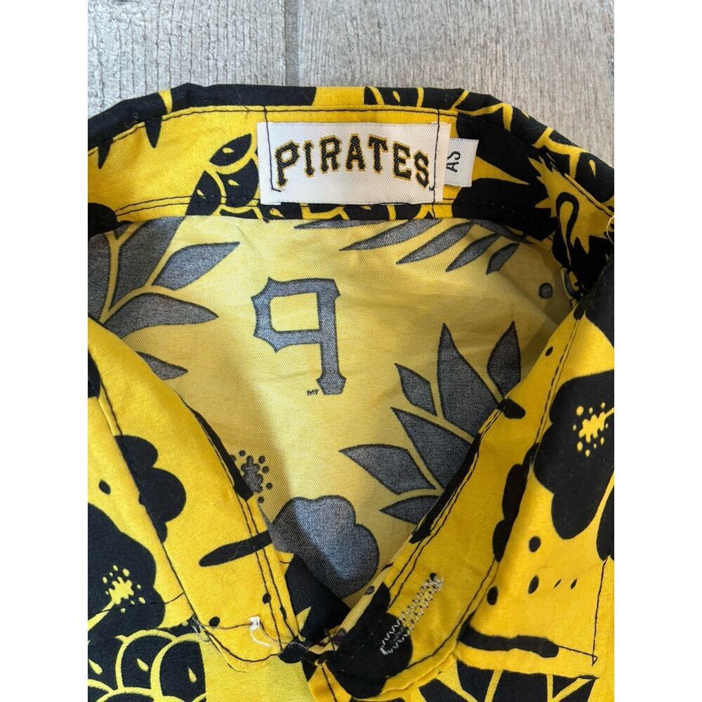 Pittsburgh Pirates Yellow Hawaiian Shirt Adult S Pineapple Tropical Button Up - Picture 2 of 7